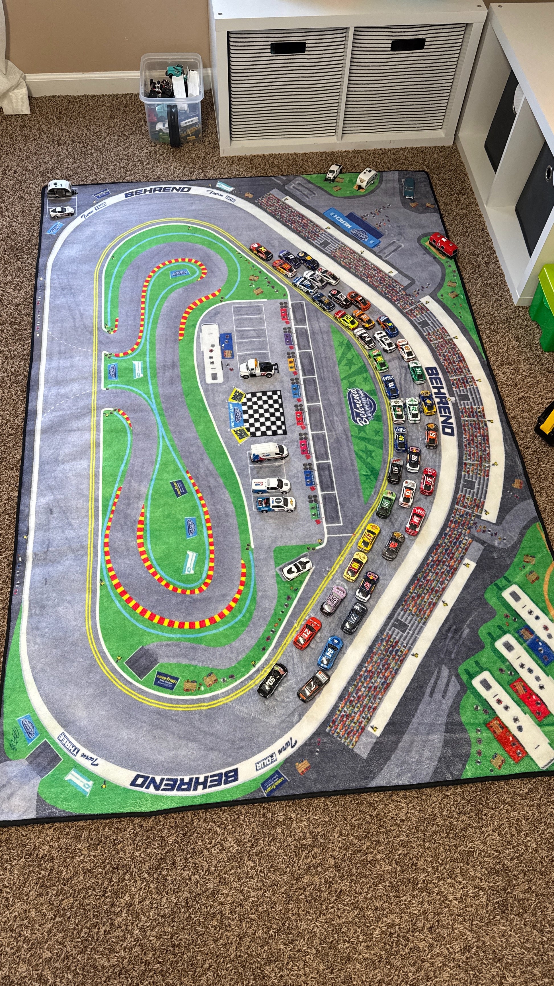 Overall view with cars along the frontstretch