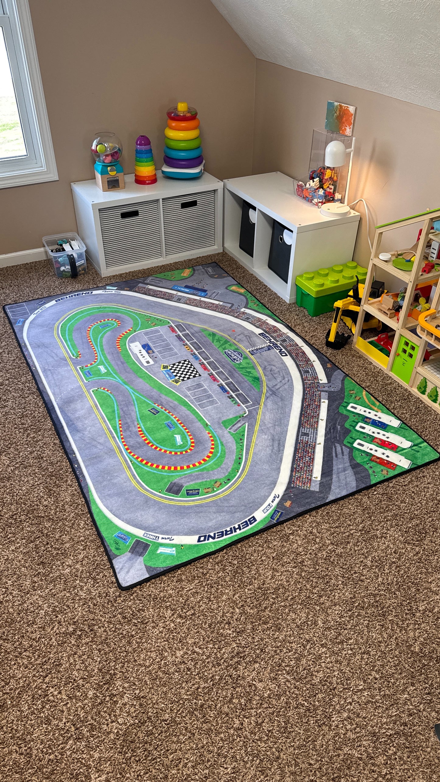 Photo of the rug without the cars present